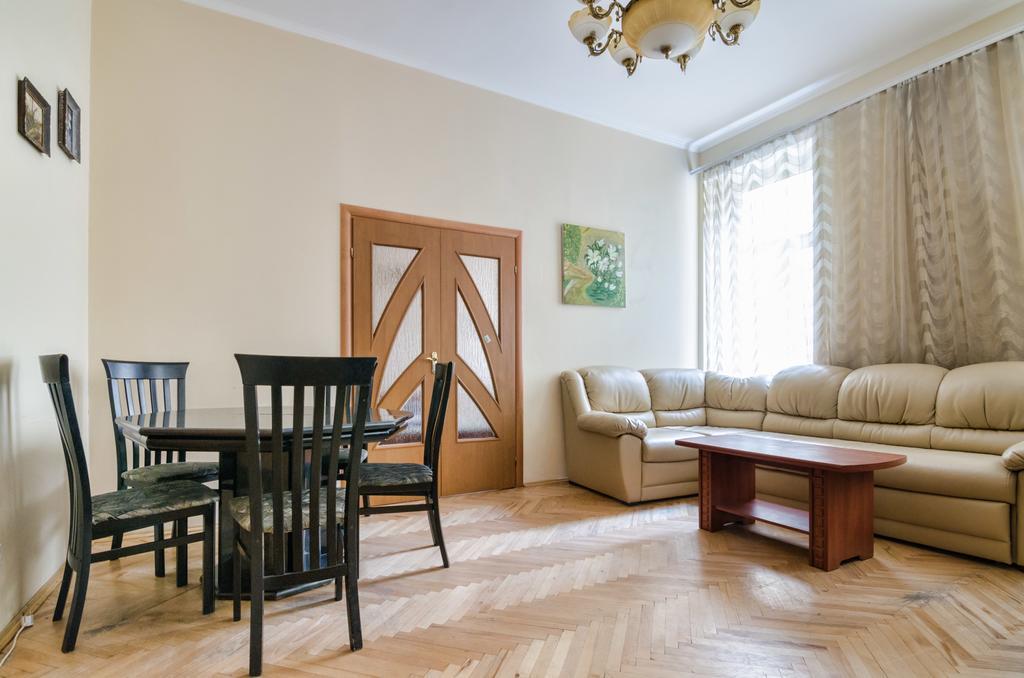 Leogrand Apartments Teodora 3 Lviv Exteriör bild